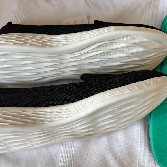 New black ZZS slip ons size 91/2 - Picture 2 of 2